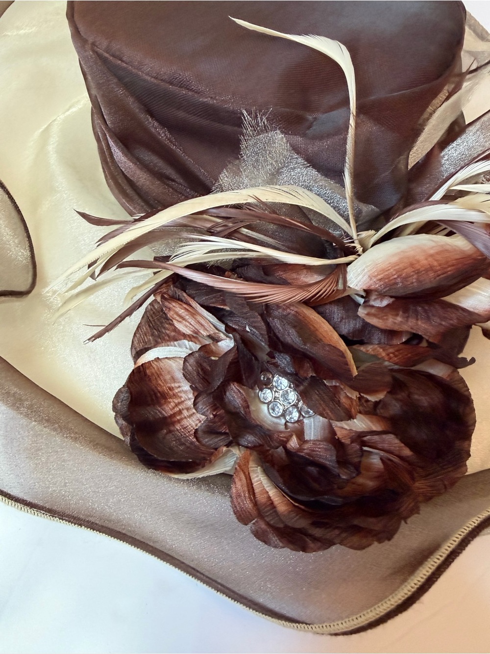 Whittall & Shon Brown Beige Organza Derby Church Hat Floral Feather EUC - Picture 5 of 6